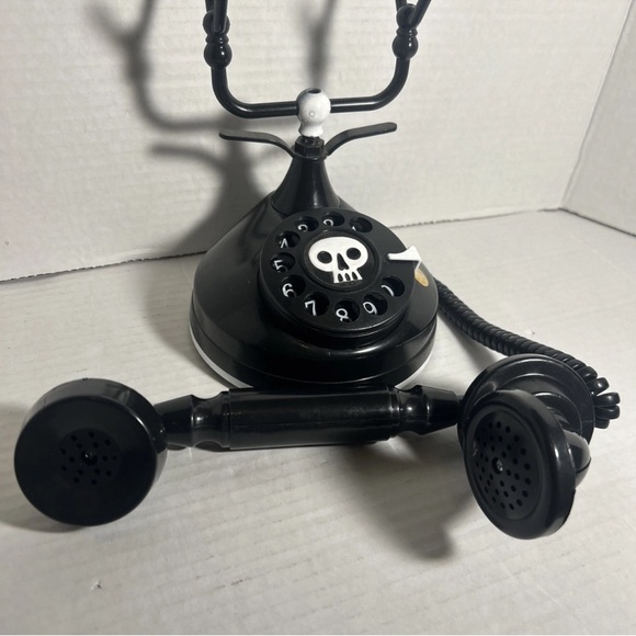 Gemmy Spooky Skull Haunted Halloween
Talking Telephone Victorian Phone - Picture 6 of 7